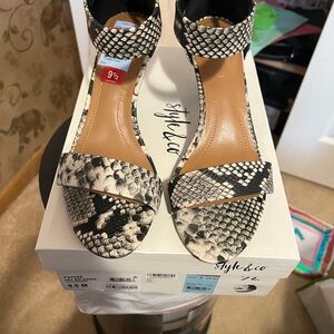 Style & Co. Women's Black and Cream Snake Print Sandals